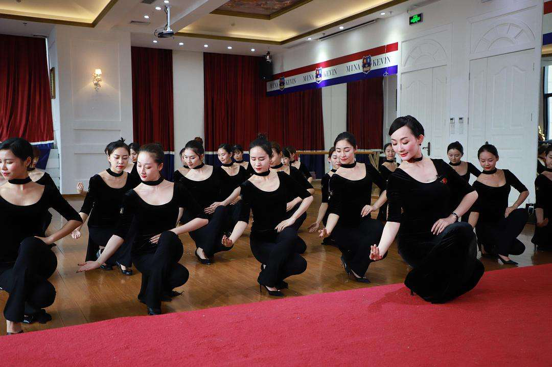 天天向上主題團建-形體禮儀